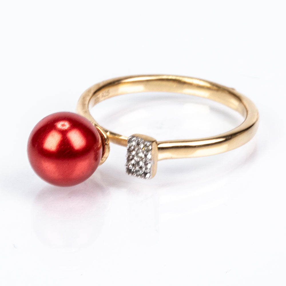 Pierścionek srebrny pozłacany z czerwoną perłą słodkowodną i białym topazem