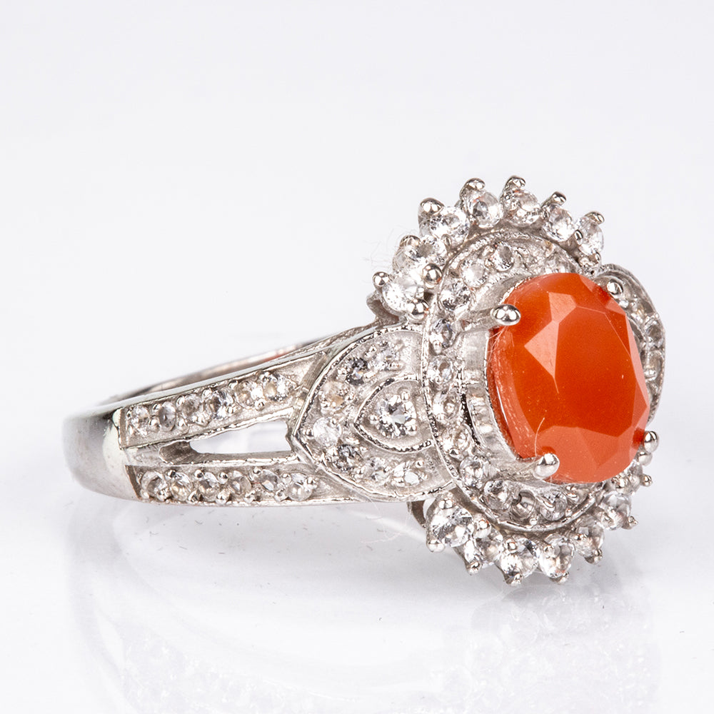 Pierścionek ze srebra próby 925 z czerwonym agatem i białym topazem