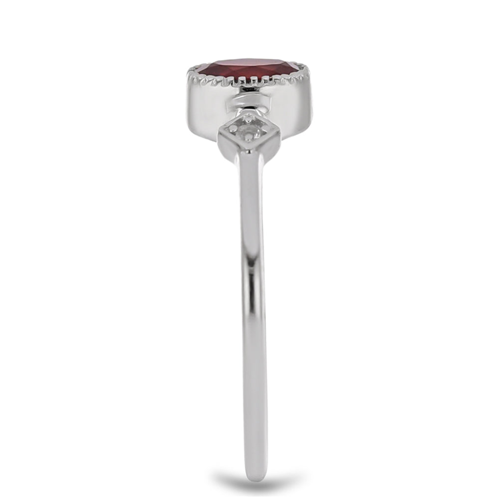 Pierścionek ze srebra próby 925 z malgaskim rubinem i białym topazem