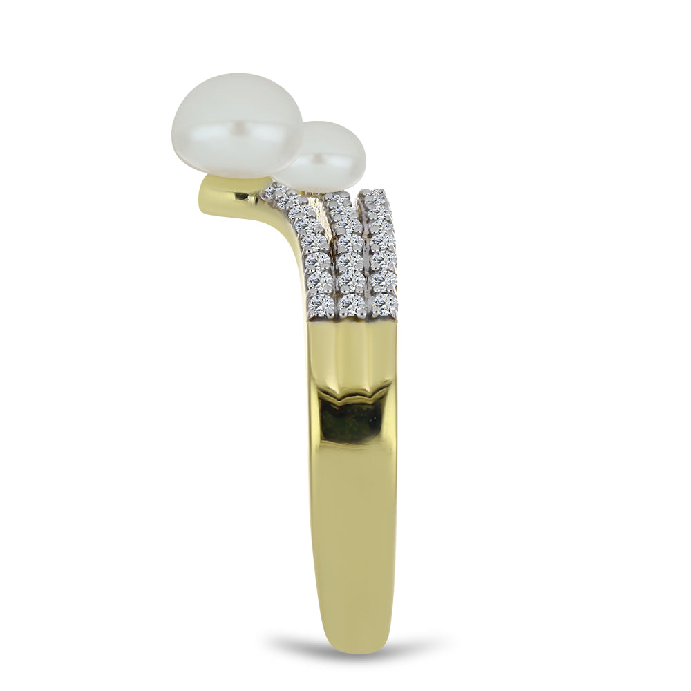 Pierścionek srebrny pozłacany z białą perłą słodkowodną i białym topazem