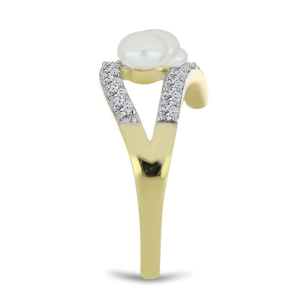 Pierścionek srebrny pozłacany z białą perłą słodkowodną i białym topazem