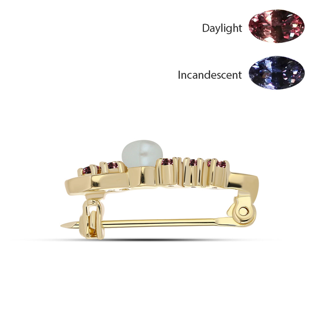 Broszka srebrny pozłacany z granatem zmieniającym kolor i białą perłą słodkowodną