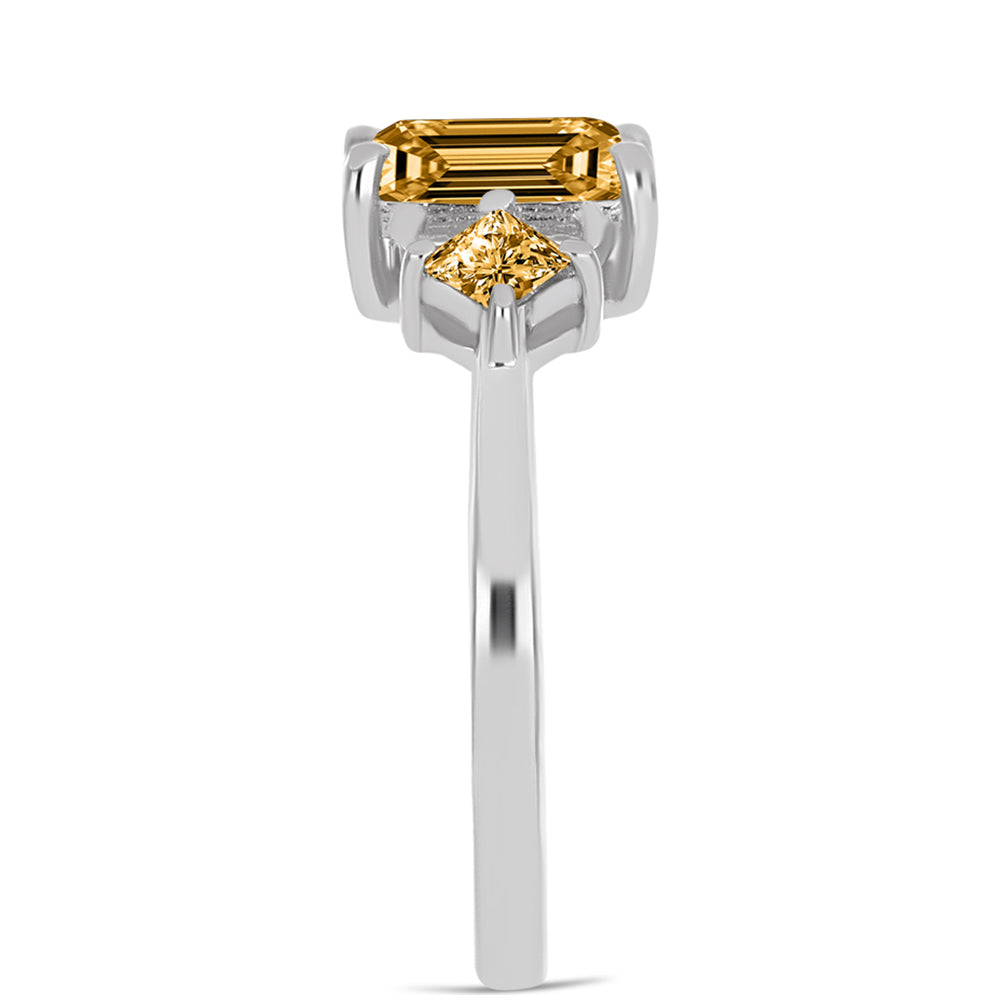 Pierścionek ze srebra próby 925 z szampańskim mossanitem