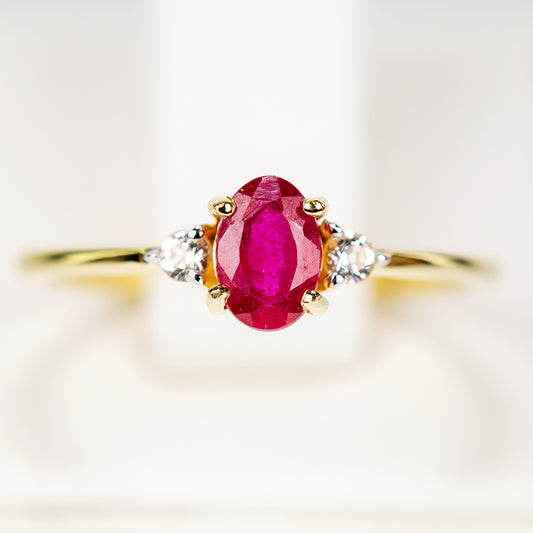 Pierścionek srebrny pozłacany z malgaskim rubinem i białym topazem