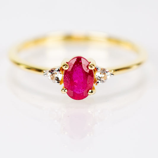 Pierścionek srebrny pozłacany z malgaskim rubinem i białym topazem