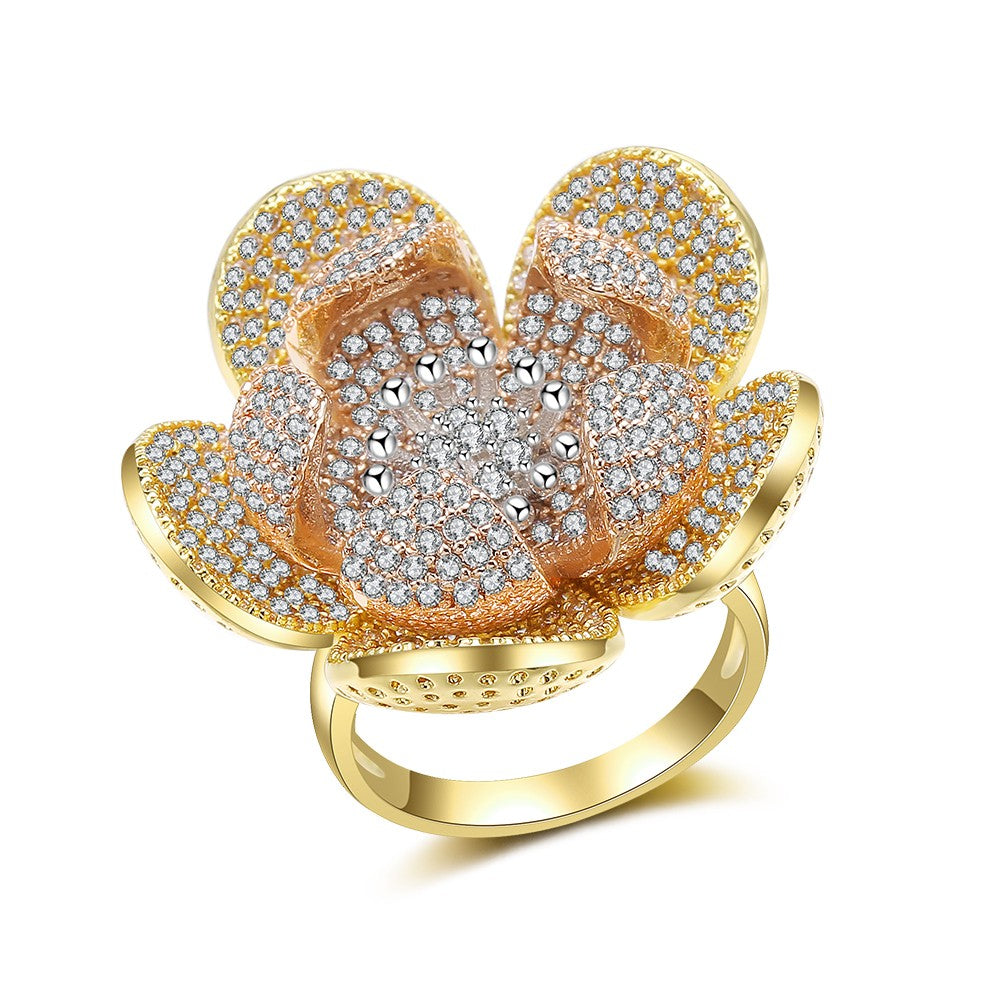 Pierścionek pozłacany z białym kryształem emporia®