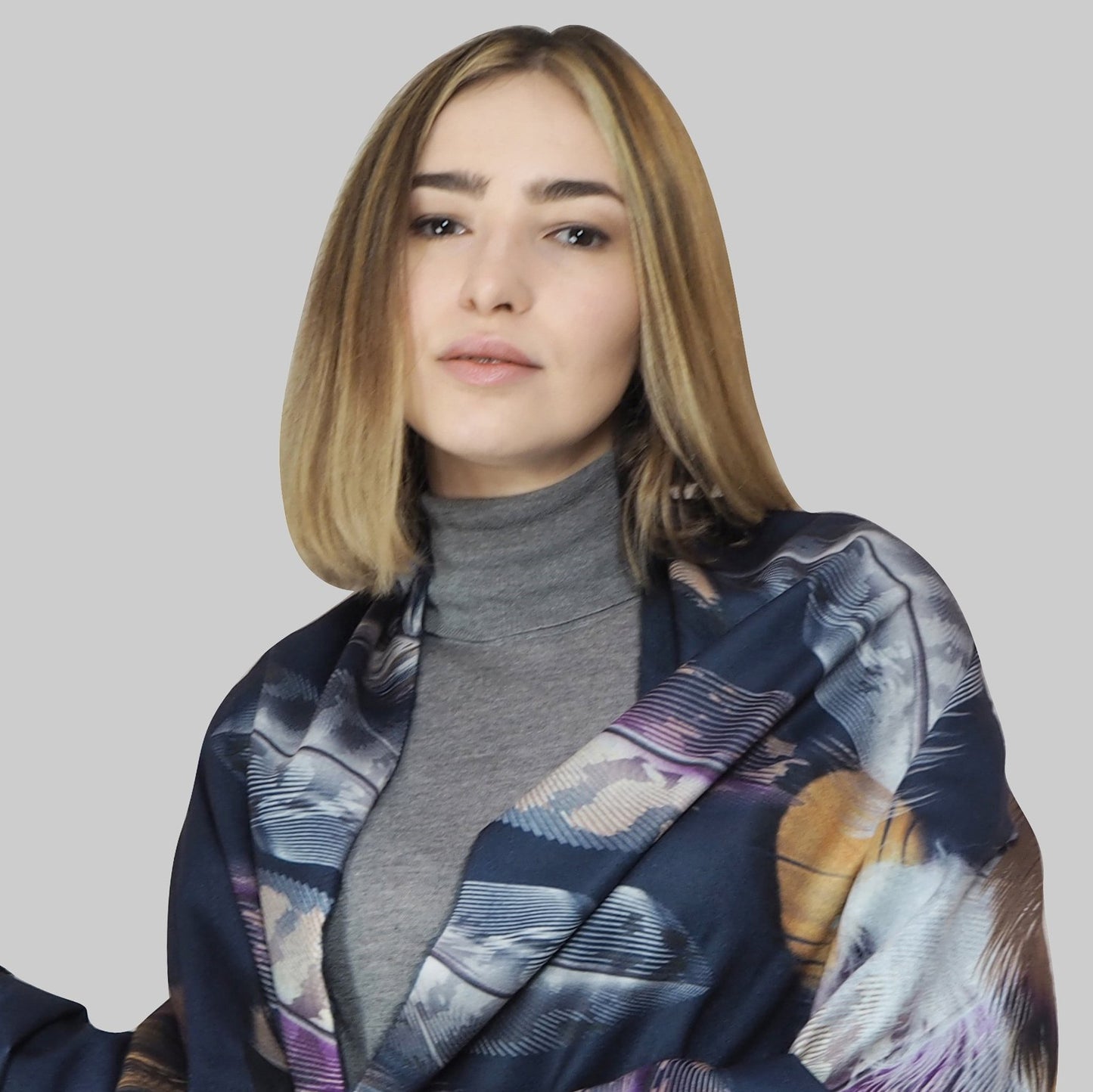 Wełniany szal, 70cm x 180cm, duże wzorzyste pióra, granatowy