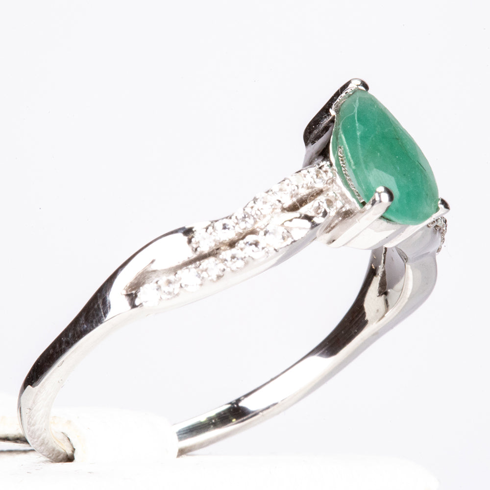 Pierścionek ze srebra próby 925 z brazylijskim szmaragdem i białym cyrkonem