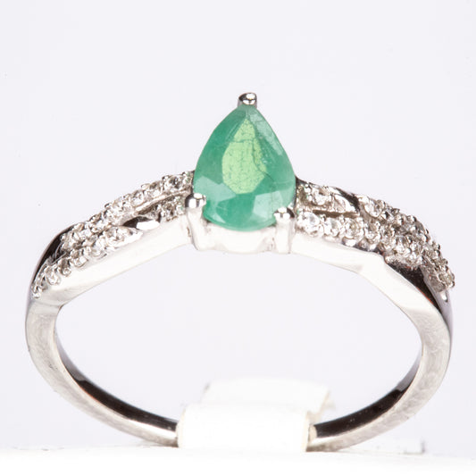 Pierścionek ze srebra próby 925 z brazylijskim szmaragdem i białym cyrkonem