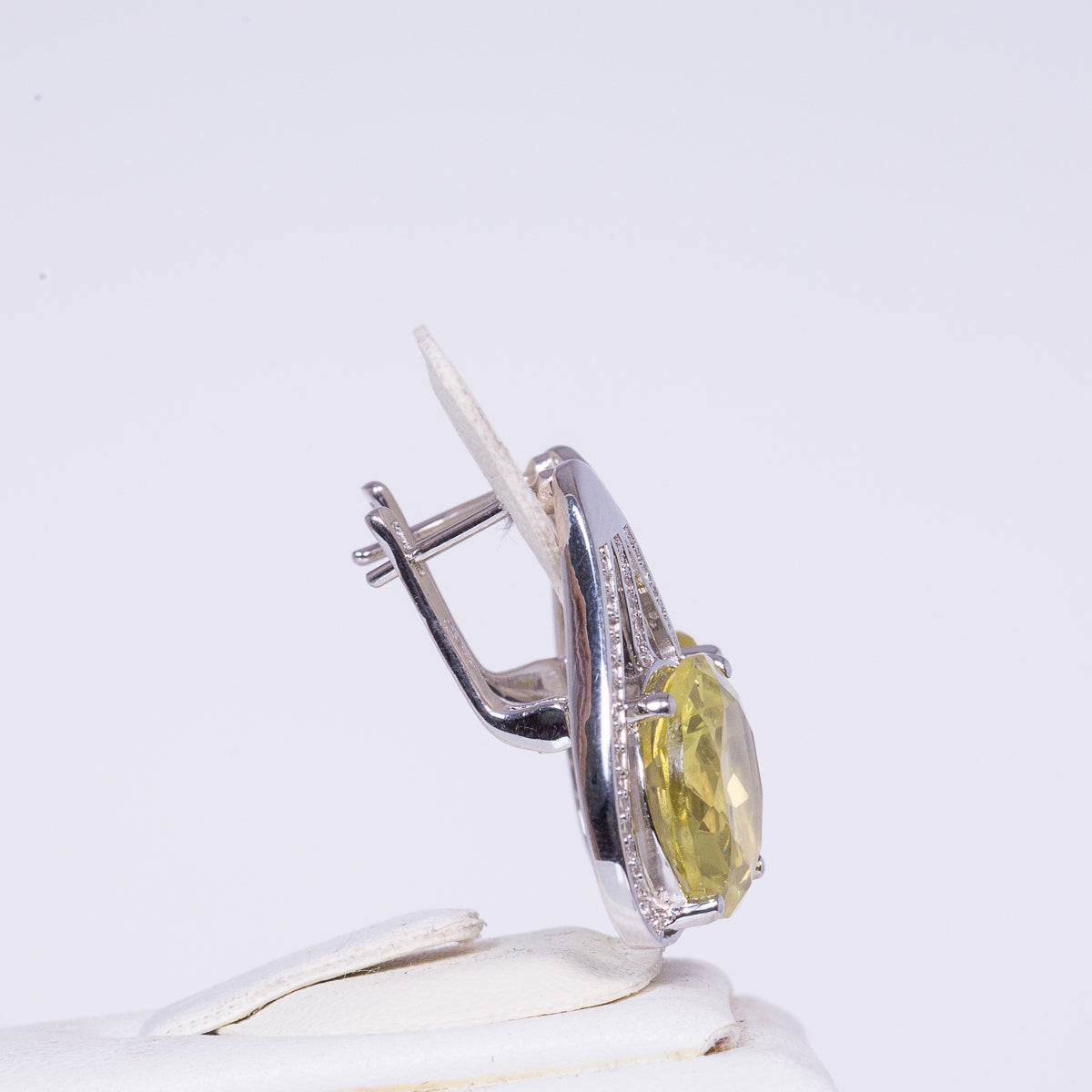 Kolczyki ze srebra próbe 925 z diasporem (C) i białym topazem