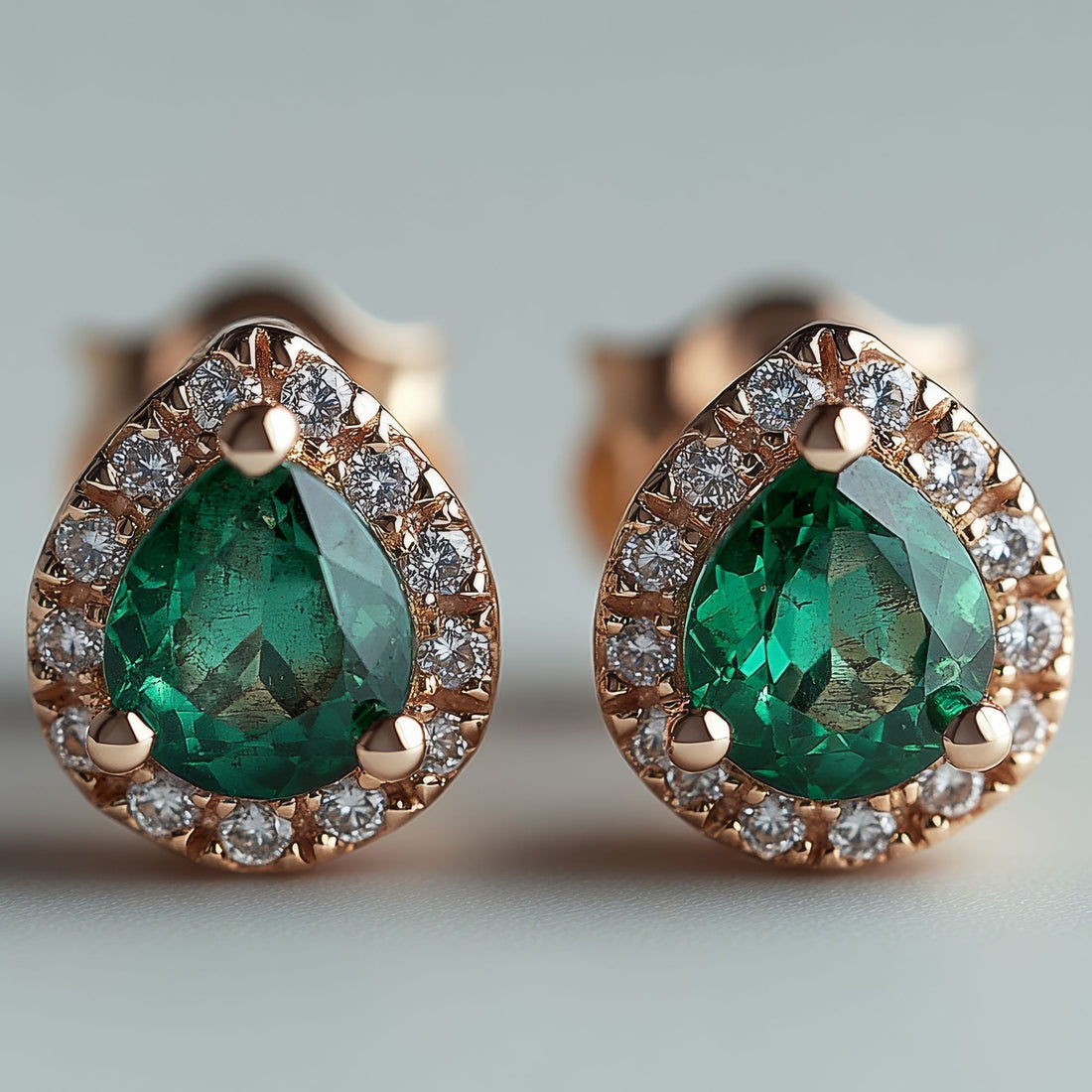 Wybór srebrnych kolczyków: Dlaczego zamiast srebrnych kolczyków Pandora lepiej używać prawdziwych kamieni szlachetnych?