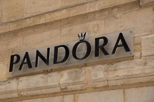 Dlaczego właśnie my, jeśli szukasz srebrnych kolczyków? – Doskonała jakość i styl jako alternatywa dla kolczyków Pandora - Biżuteria Lux