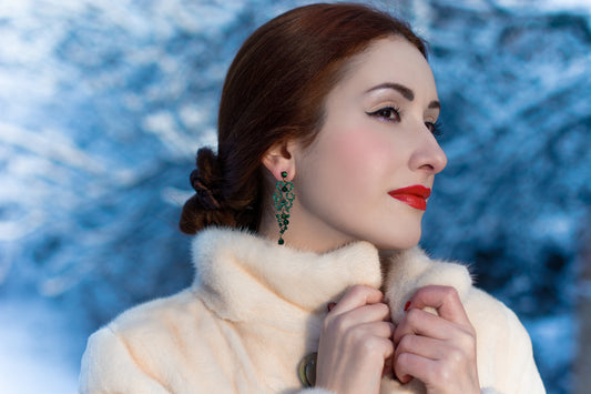 Dlaczego zimą należy częściej wymieniać kolczyki? Cenne wskazówki i inspiracje z biżuterią z rubinami, szafirami, szmaragdami i tanzanitami - Biżuteria Lux