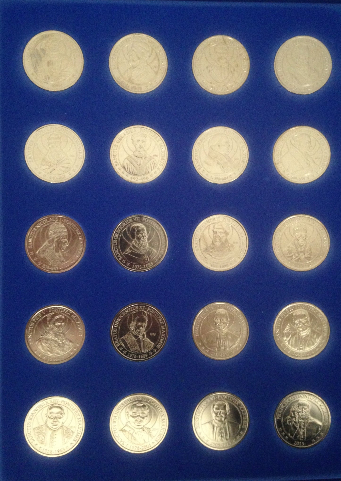 Ekskluzywna i limitowana kolekcja monet przedstawiająca największych papieży i świętych w historii