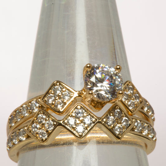 Pierścionek pozłacany z białym kryształem emporia®