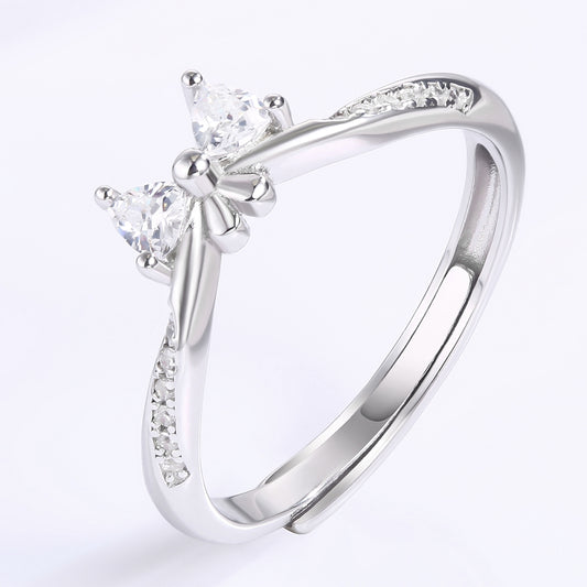 Pierścionek pozłacany z białym kryształem emporia®