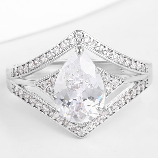 Pierścionek pozłacany z białym kryształem emporia®