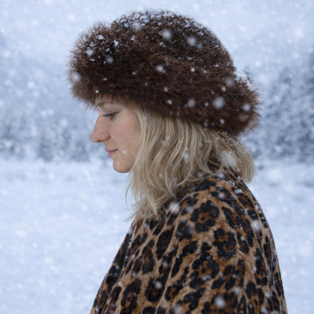 Brązowa zimowa czapka ze sztucznego futra – jeden rozmiar 4 