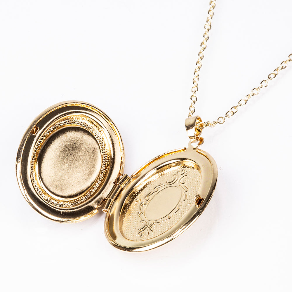 Naszyjnik z medalionem przedstawiającym anioła opiekuńczego