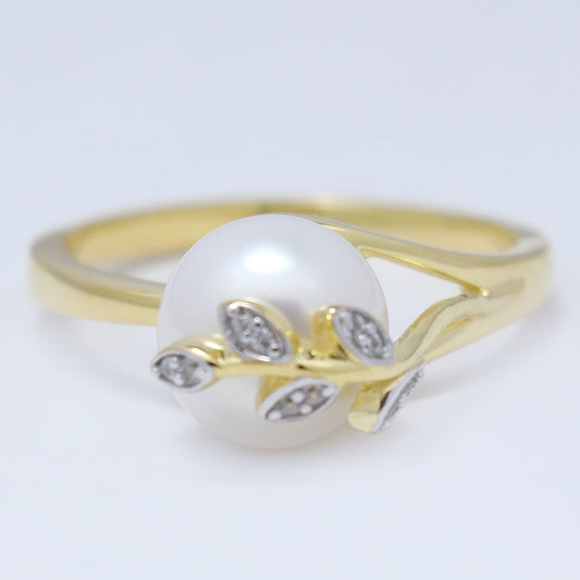 Pierścionek srebrny pozłacany z perłą słodkowodną i białym cyrkonem