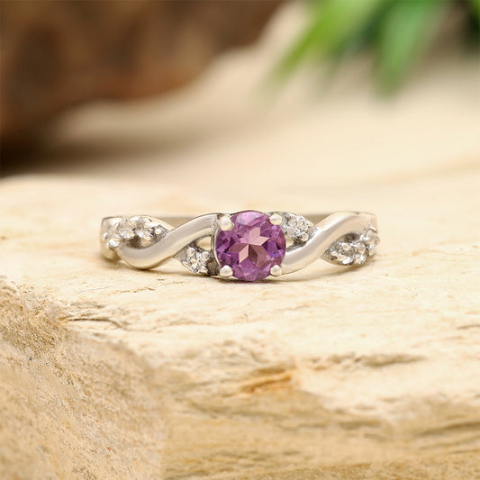 Pierścionek ze srebra próby 925 z białym topazem i brazylijskim ametystem