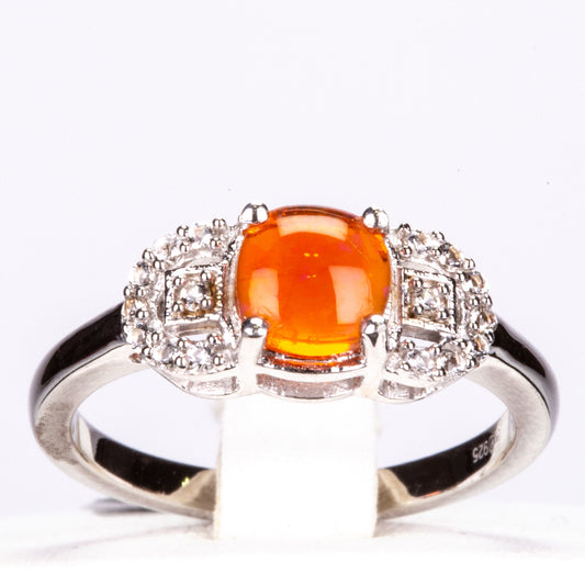 Pierścionek ze srebra próby 925 z pomarańczowym opalem i białym topazem