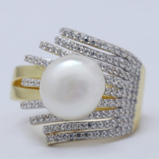 Pierścionek srebrny pozłacany z perłą słodkowodną i białym cyrkonem